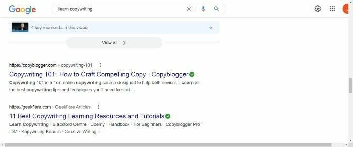 Εδώ είναι το SERP της Google όταν πληκτρολογείτε "μαθαίνω copywriting".